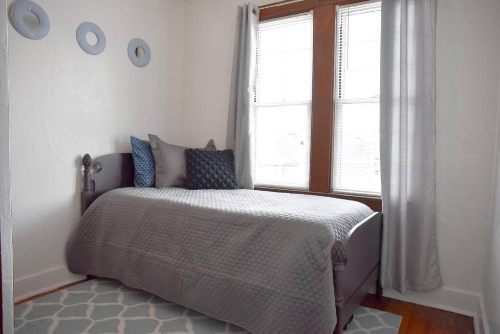 Beautiful 3 Bedroom Home Cozy Front And Back Porch Munhall Екстериор снимка